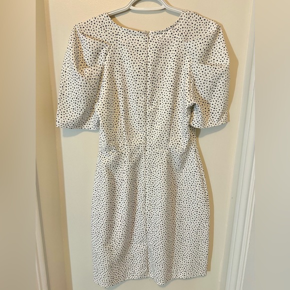 Short sleeve dress, SOOOO cute!! - Picture 2 of 3